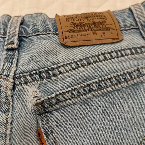 NWOT Levi’s Vintage High Waisted Denim Shorts 550 Student Relaxed Fit, Size W27